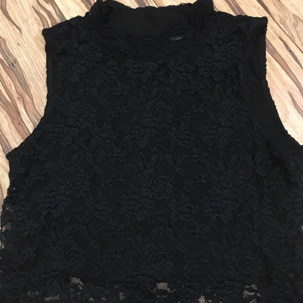 🌵4/$20 DIVIDED H&M Black Lace Scallop Neck Top S